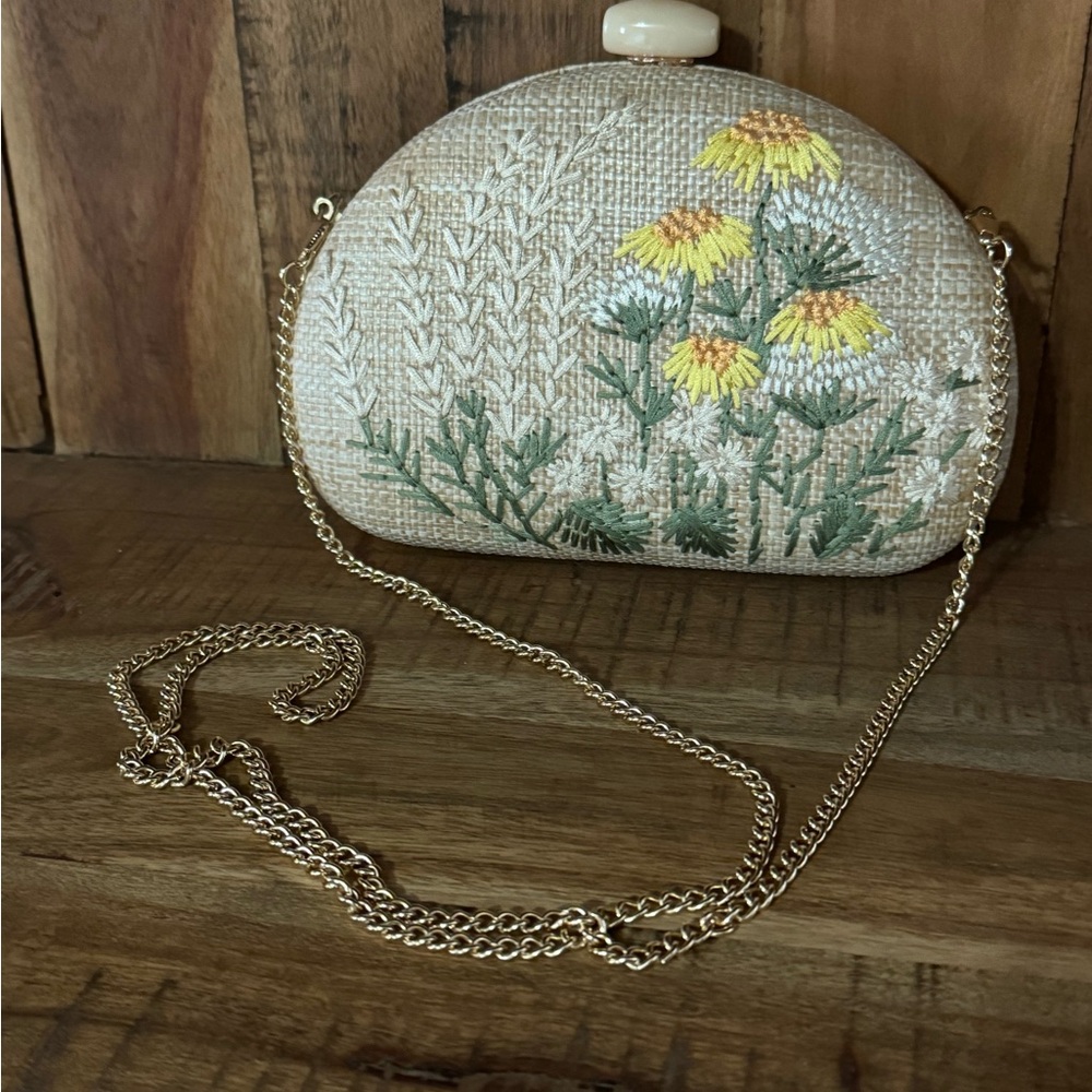 Floral Embroidered Chain Bag